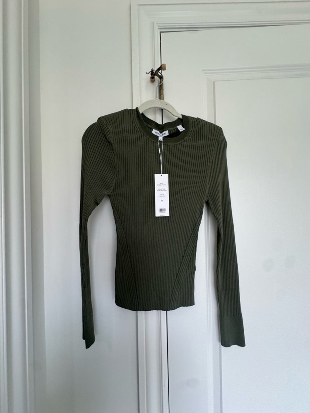 Veronica Beard Arcara Pullover
NWT - Never Worn
Color - Army
Size - M